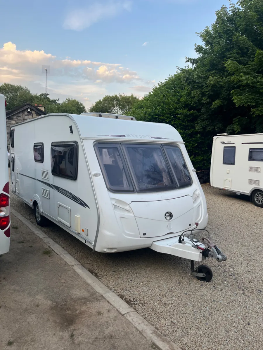 Swift Challenger 6 Berth Fixed Bunkbed Caravan - Image 2