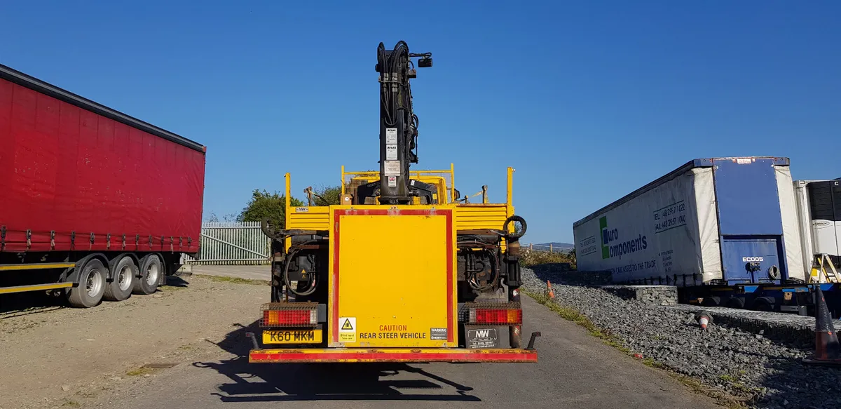 2016 Iveco AD60 SY,  6x2 , Crane Truck - Image 4