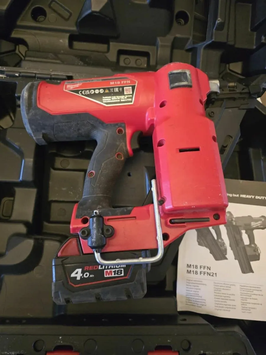 Milwaukee M18FFN Fuel Brushless 18V Nail Gun - Image 3