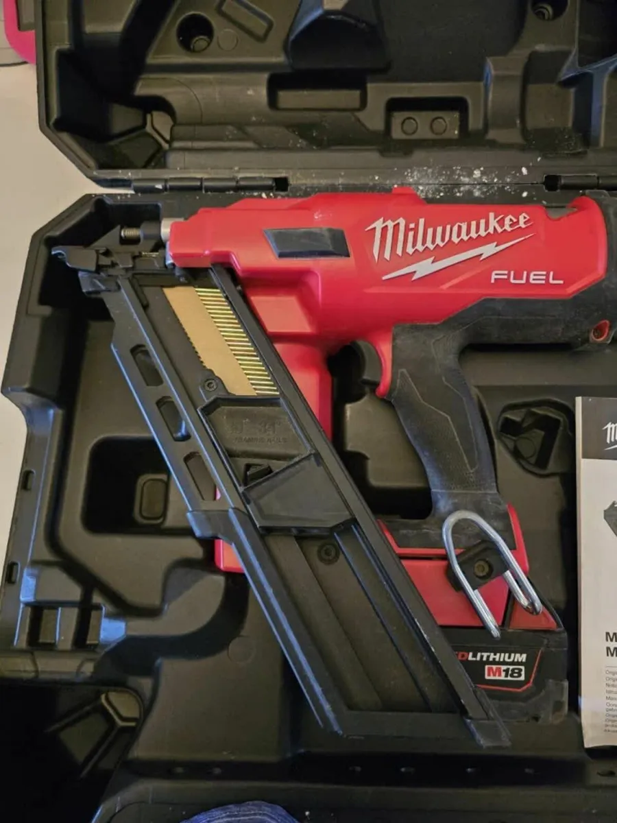 Milwaukee M18FFN Fuel Brushless 18V Nail Gun - Image 1