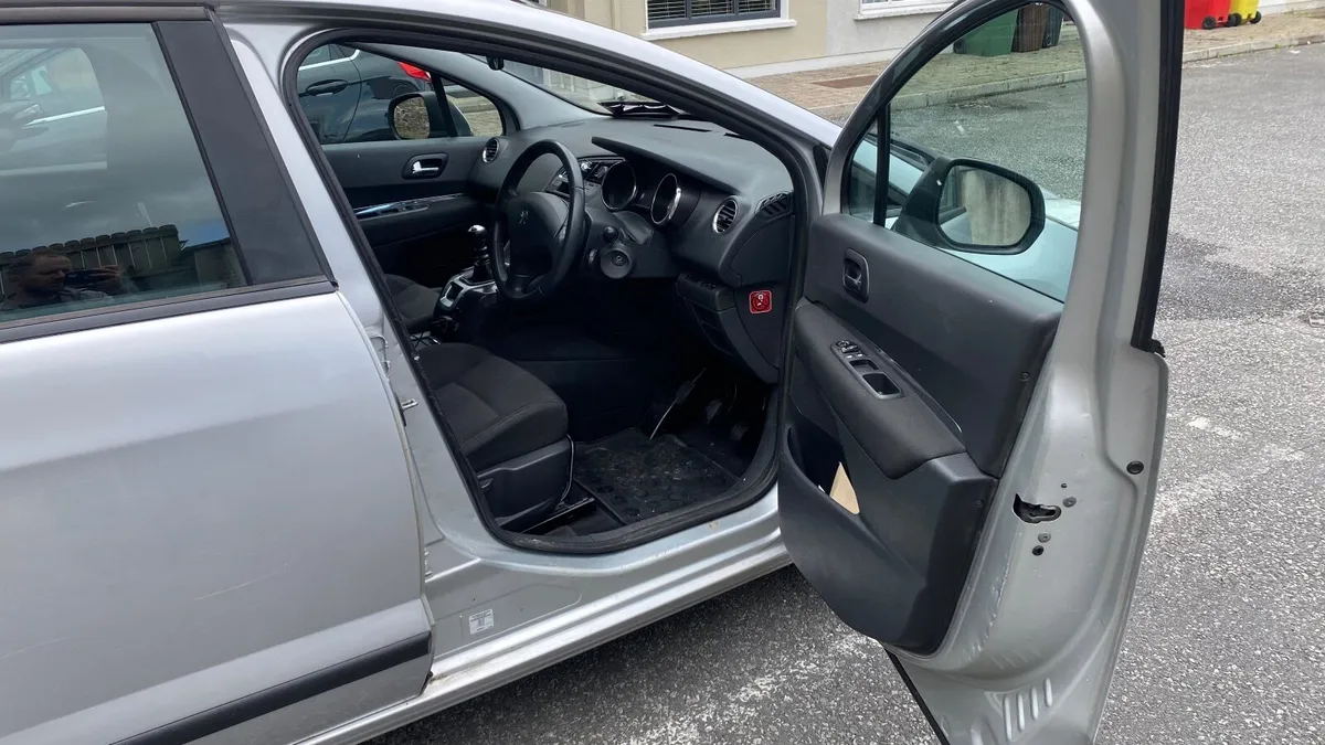 Peugeot 5008 2010 - Image 4