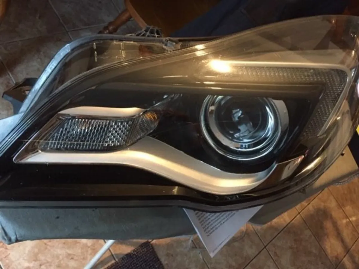 Headlamp Left side Opel Insignia 2014-2017 - Image 1
