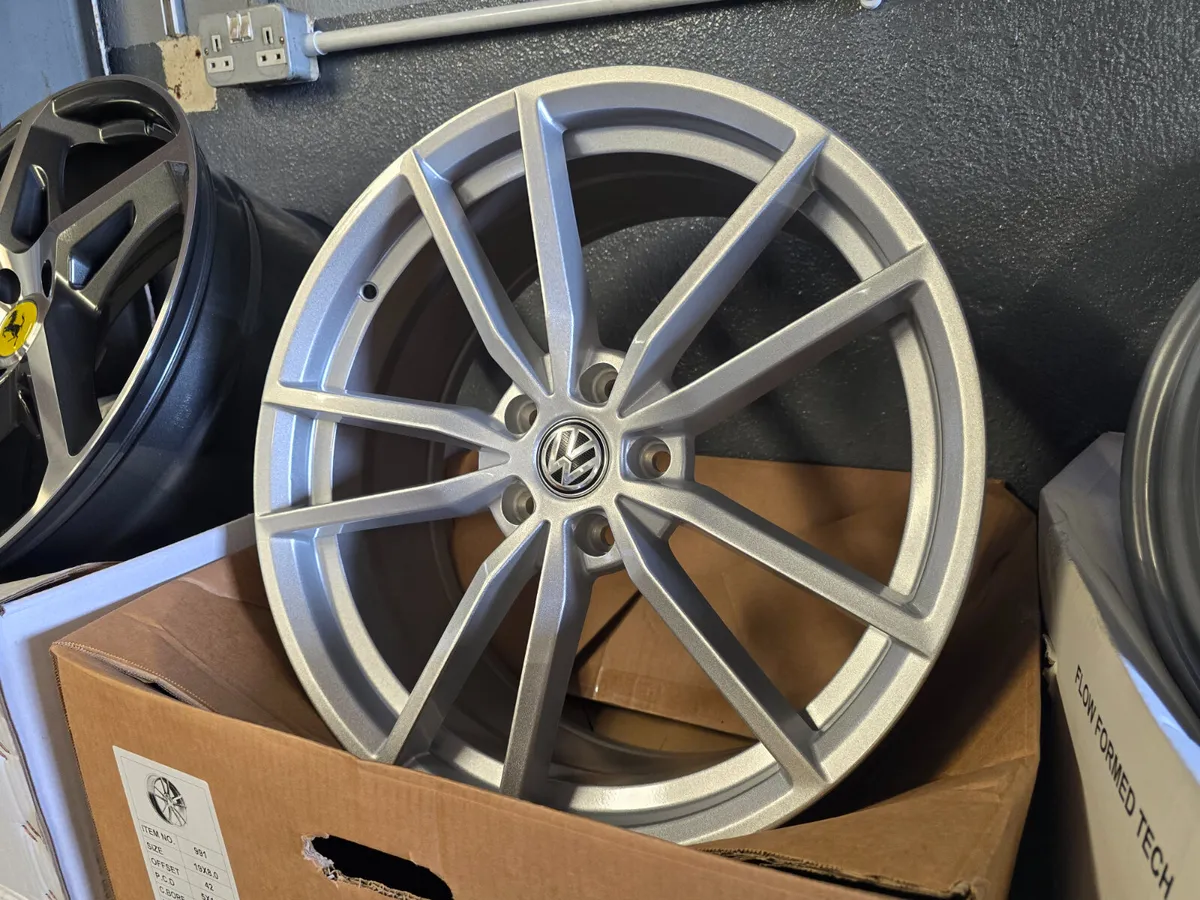 **Special** 18"/19" Volkswagen Pretoria Style - Image 1