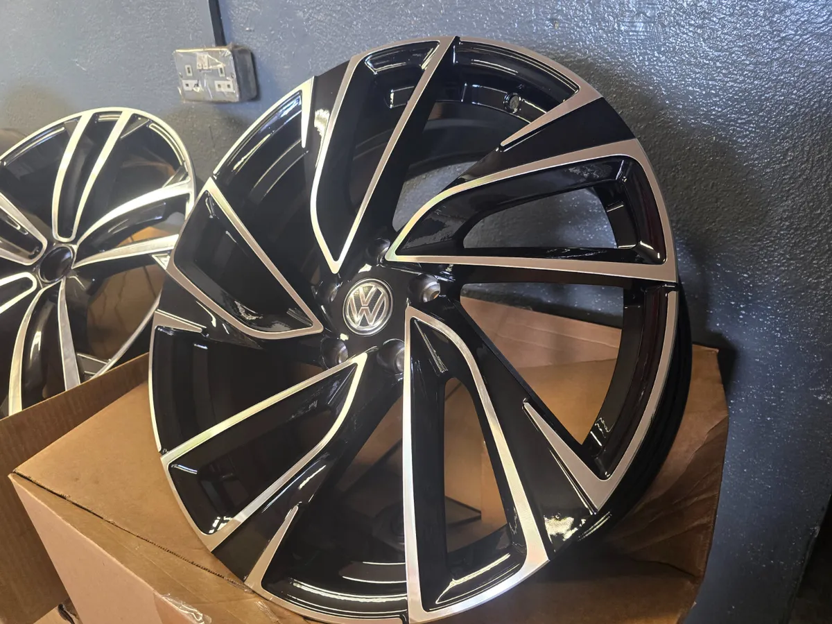 **Special** 19" Volkswagen Adelaide Style - Image 1