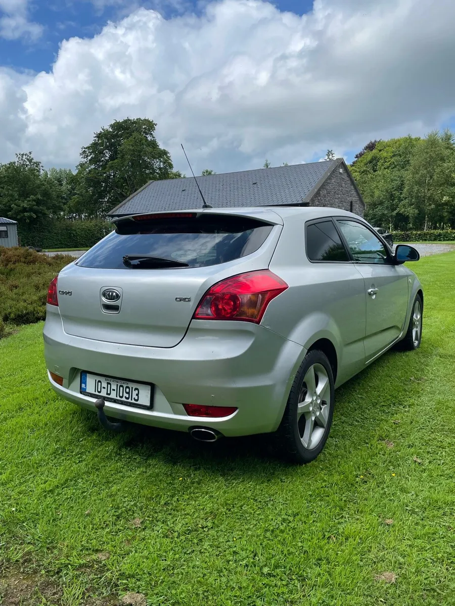 Kia Proceed van - Image 2