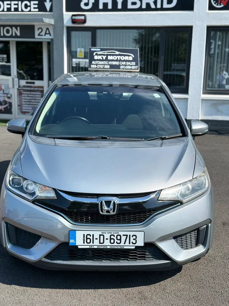 2016 Honda Jazz/Fit 1.5 Hybrid auto Top Specs - Image 2