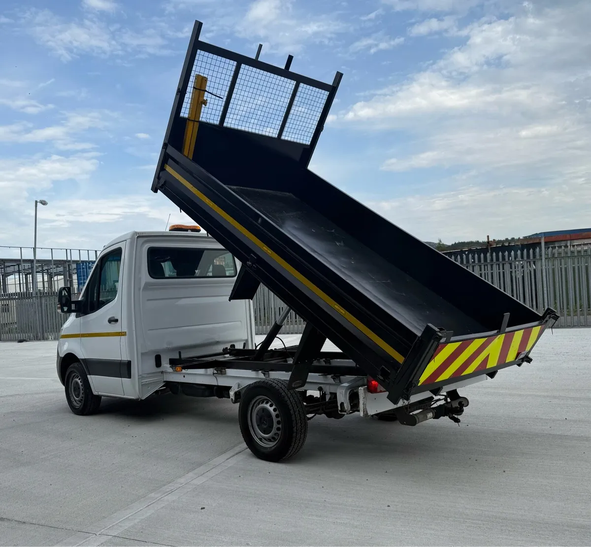 2021 Mercedes-Benz sprinter Tipper - Image 3