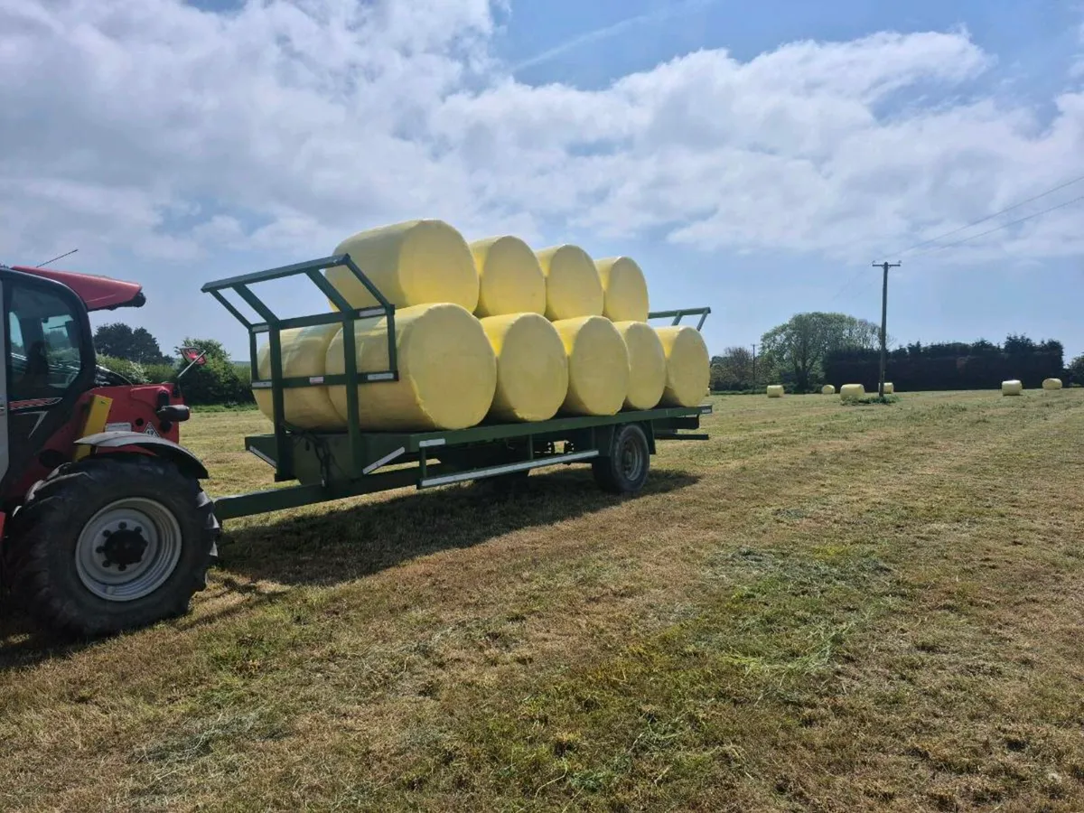 Bale trailer - Image 1