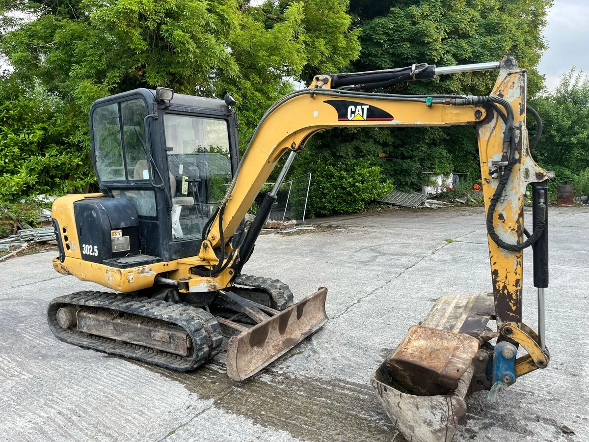 Mini digger CAT 302.5 - Image 2