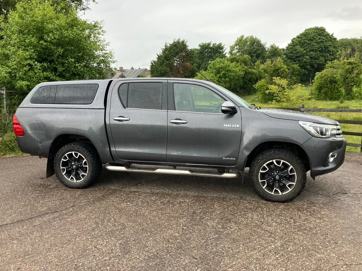 2017 Toyota Hilux - Image 3