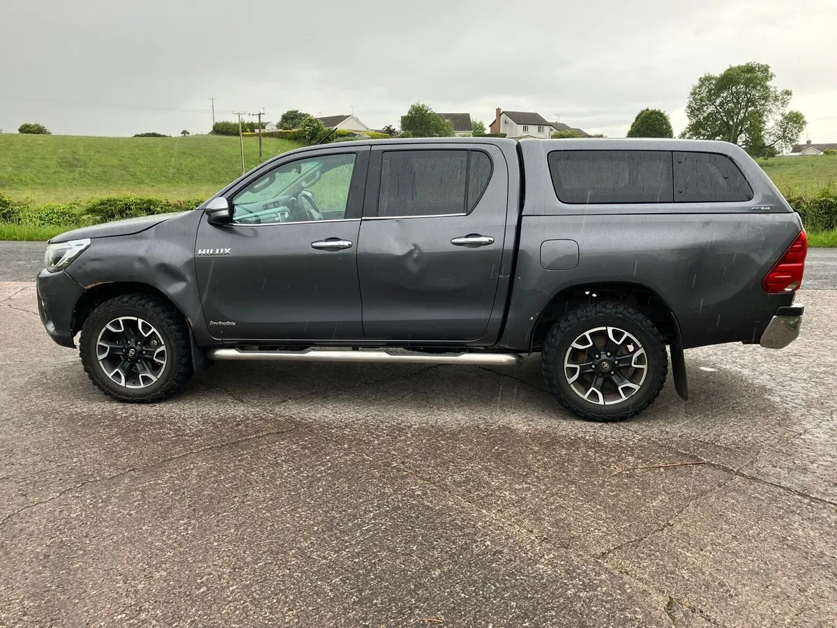 2017 Toyota Hilux - Image 4