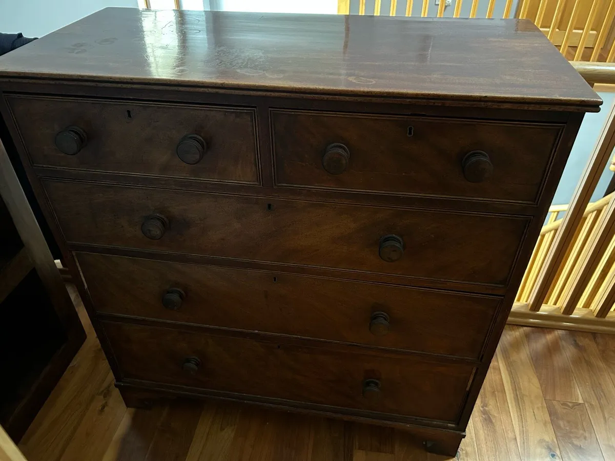 Mahogany chest of drawers - Image 1