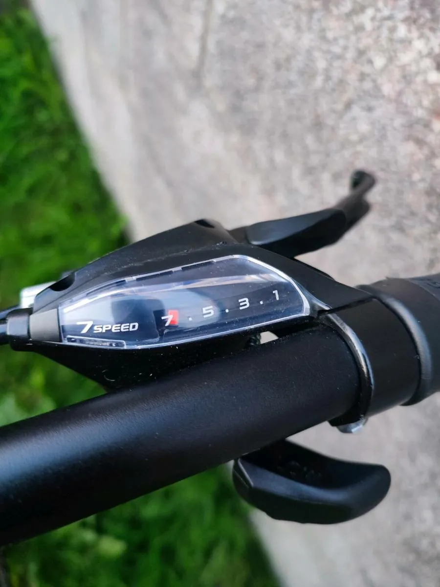BRAND NEW Trek marlin 4 mountain bike - Image 3