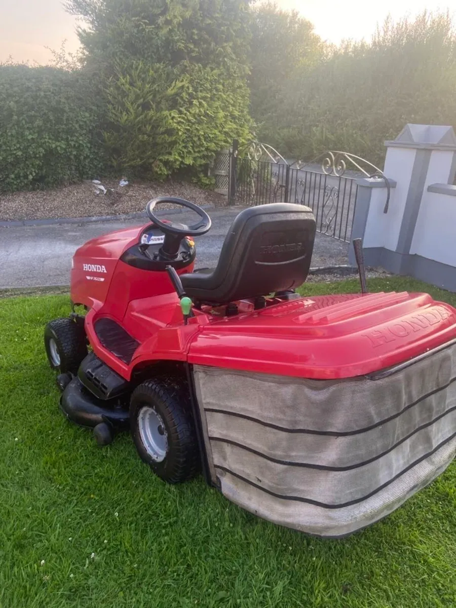 Ride on lawnmower - Image 3