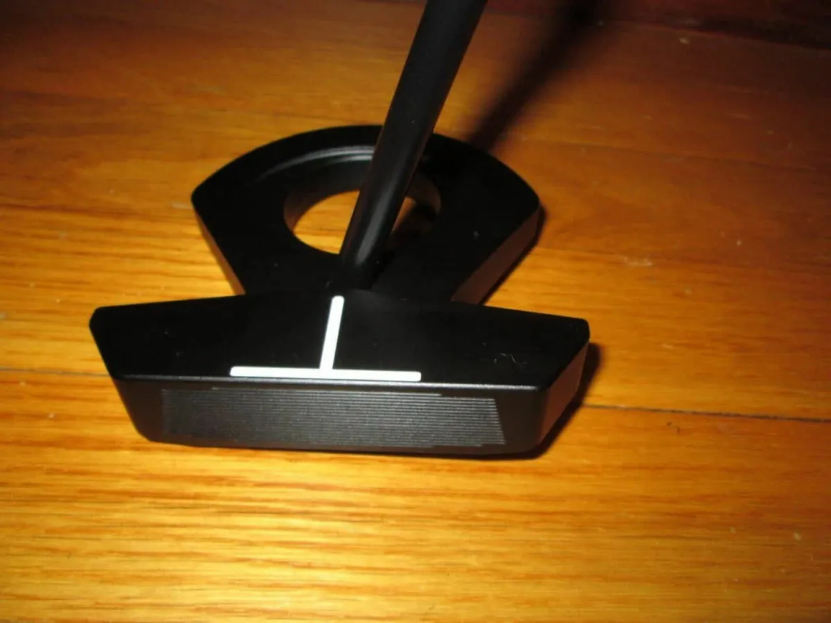 LAB Golf DF3 putter - Image 1