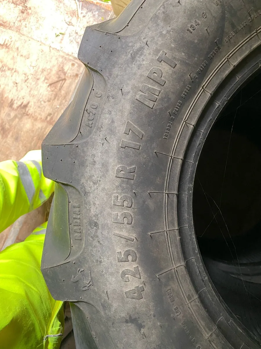 Trailer Tyres 425/55R17 Continental (x4) - Image 2