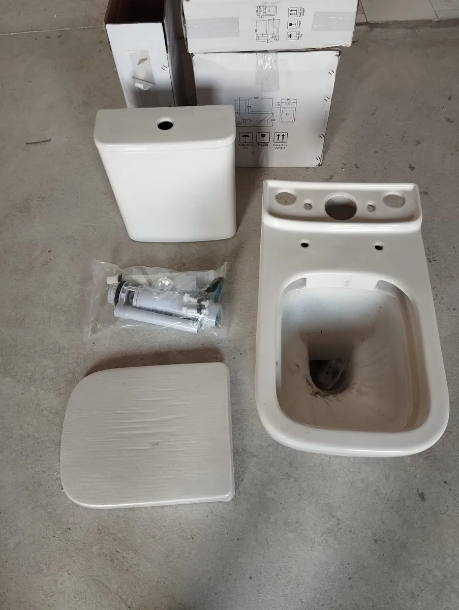 Aida CC toilet unit including seat - Image 3