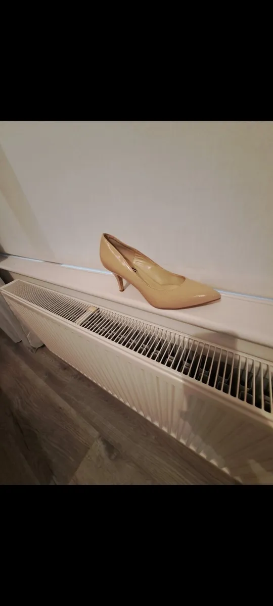 CARL SCARPA  OGETTI NUDE COURT SHOES - Image 3