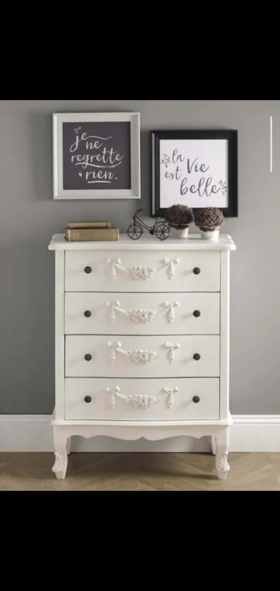 Vintage look chest of drawers