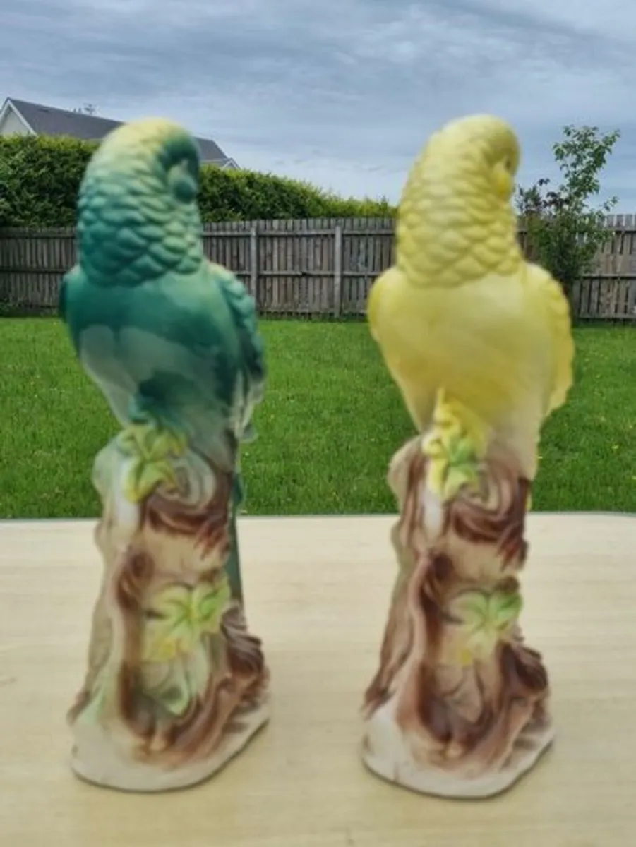 Pair of Capodimonte parrots - Image 3
