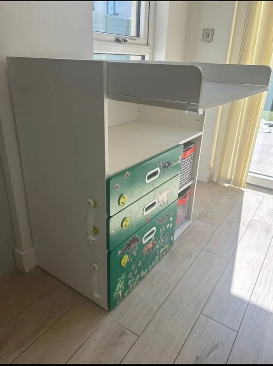 Changing table - Image 1