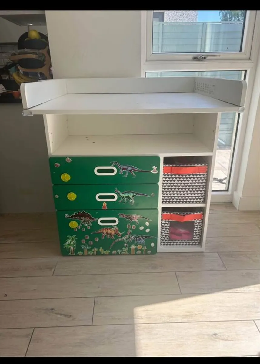 Changing table - Image 2