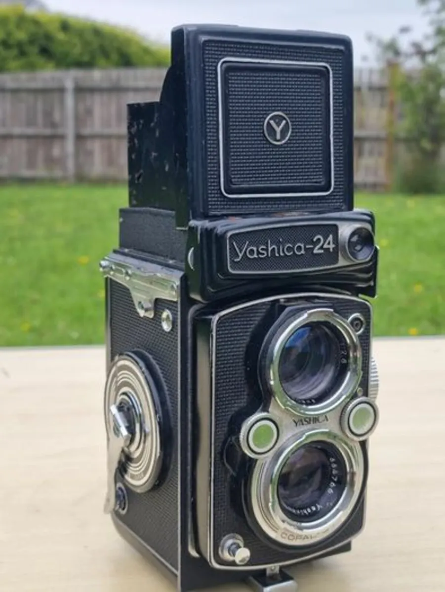 Yashica-24 Medium Format Camera - Image 3