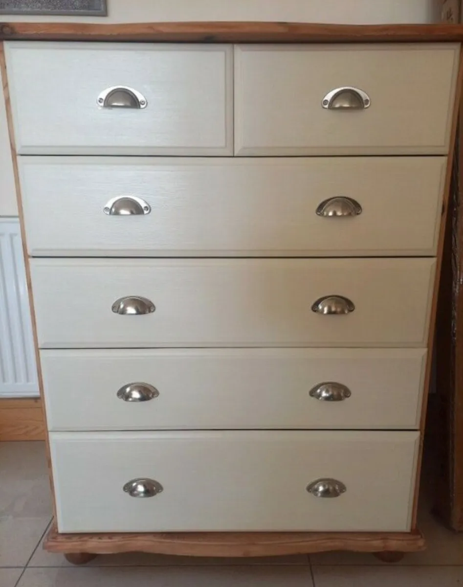 Chest of drawers - Image 1
