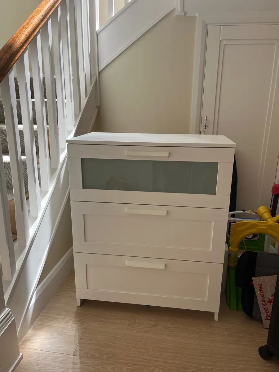 Chest of drawers
