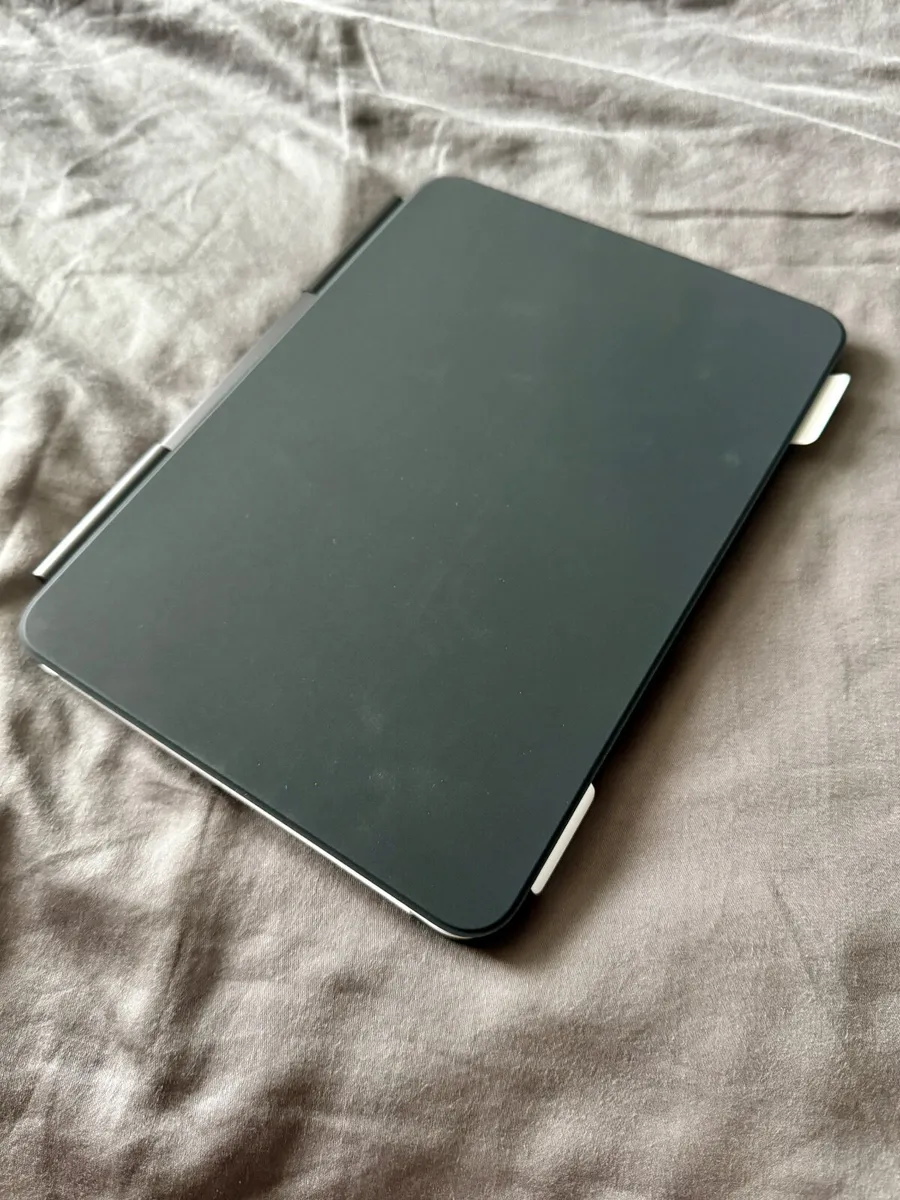 Apple Magic Keyboard for 11” iPad Pro M4 (2024) - Image 4