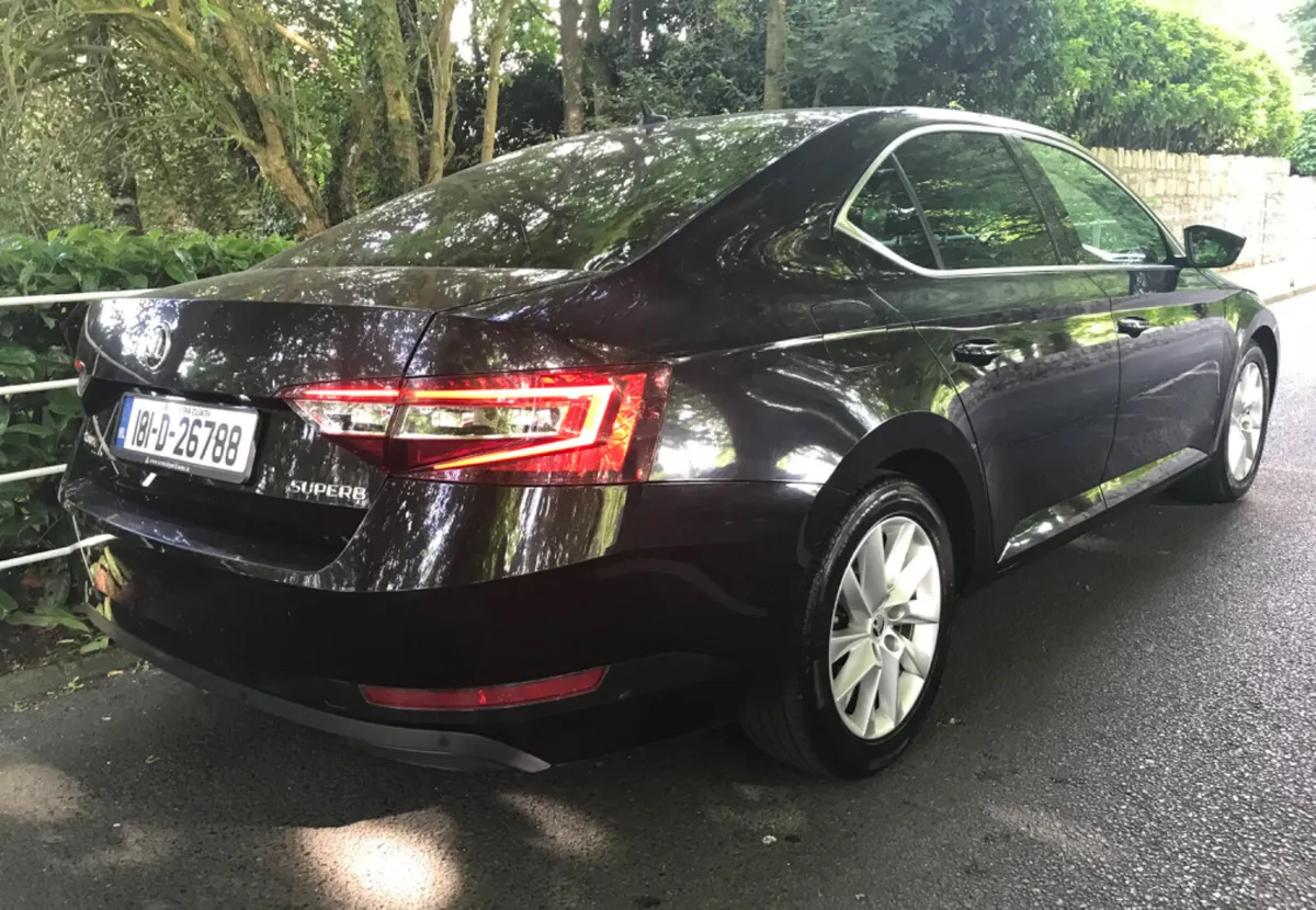 Skoda Superb 2.0 TDI 150bhp Style Leather Interior - Image 4