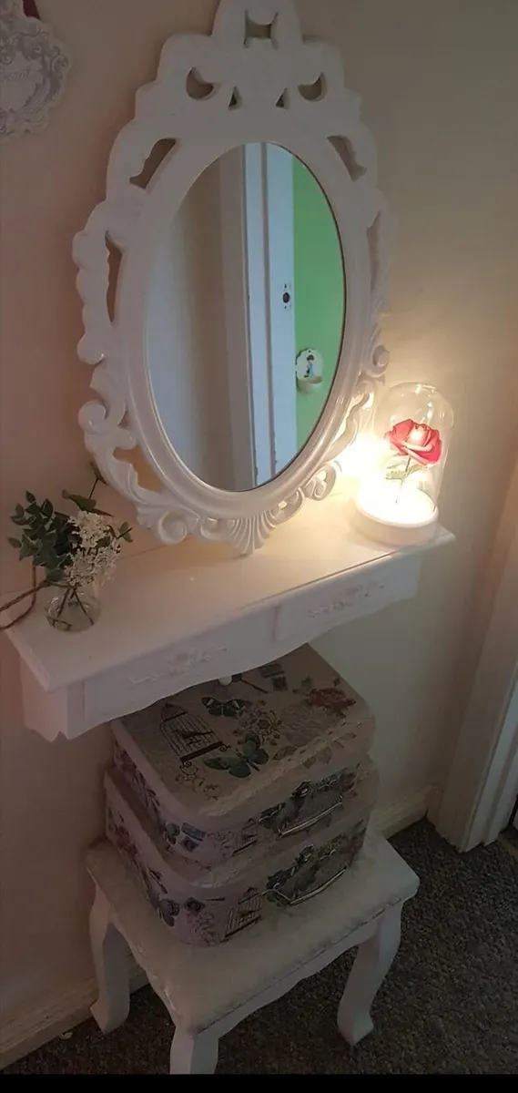 Mirror, wall shelf vanity and stool - Image 1