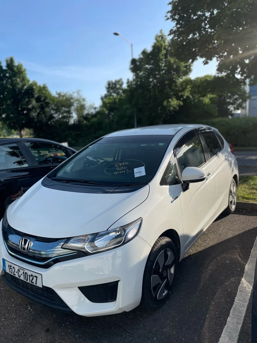 Honda Fit 2015 hybrid - Low mileage - Image 2