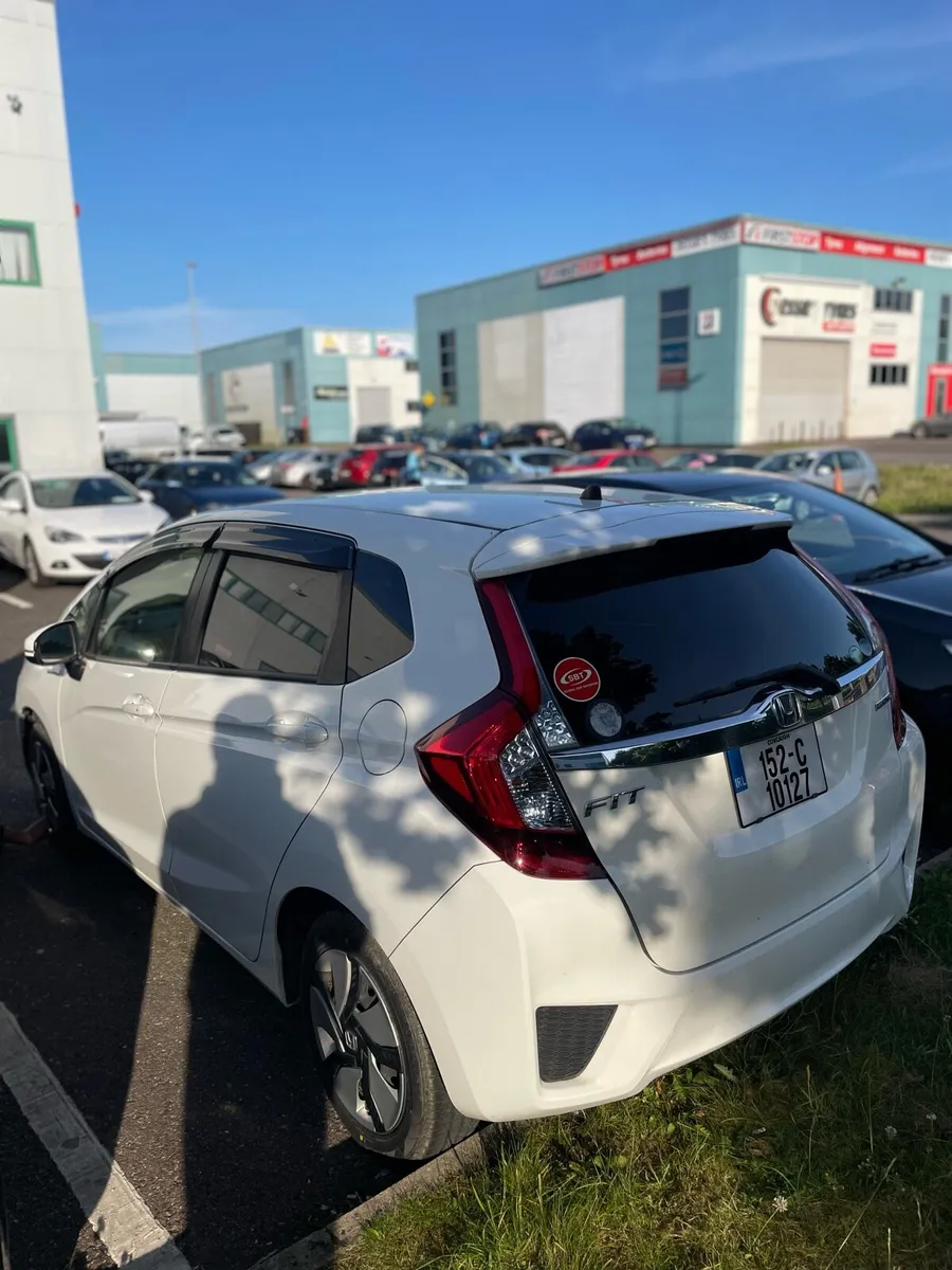 Honda Fit 2015 hybrid - Low mileage - Image 3