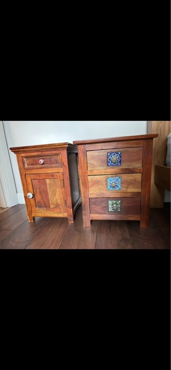Pair of mismatched bedside lockers - Image 1