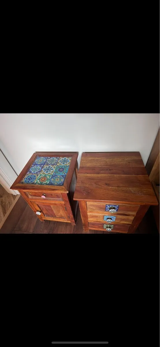 Pair of mismatched bedside lockers - Image 2