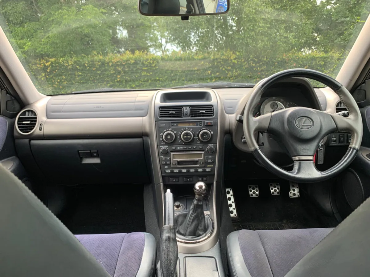 2001 LEXUS IS200 SPORT | SUNROOF | LSD - Image 2