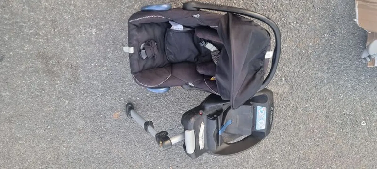 Free childs car seat and base plus next to me grib - Image 1