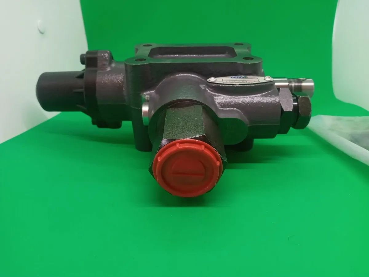 Delivery - 2 x Directional Tipping Valves - Image 2