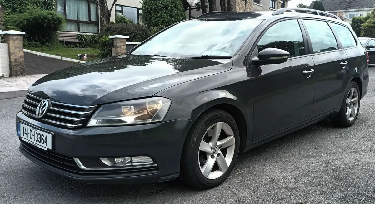 Volkswagen Passat 2014 - Image 2