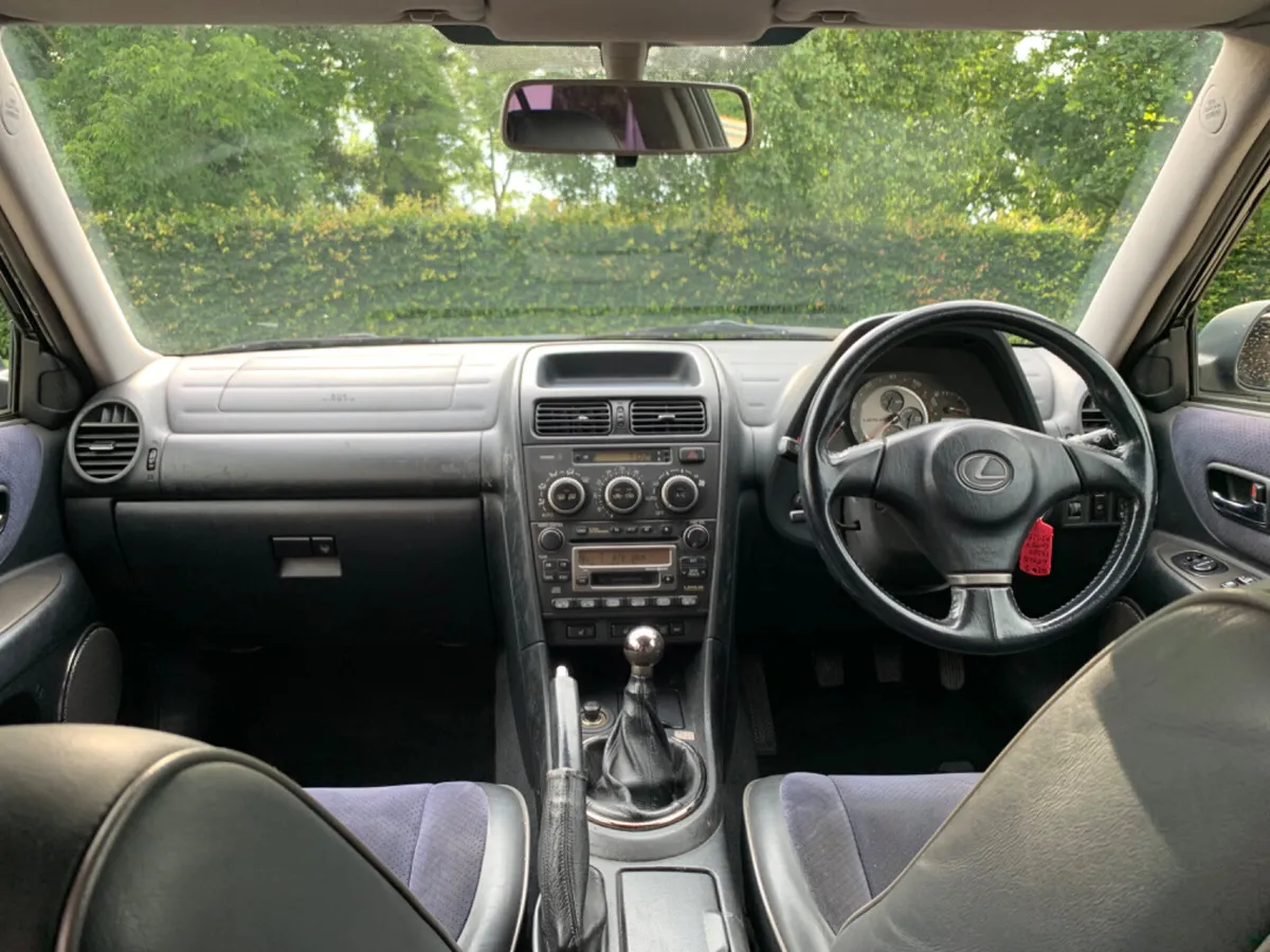 2002 LEXUS IS200 SE | PRIVACY GLASS | SUNROOF - Image 4