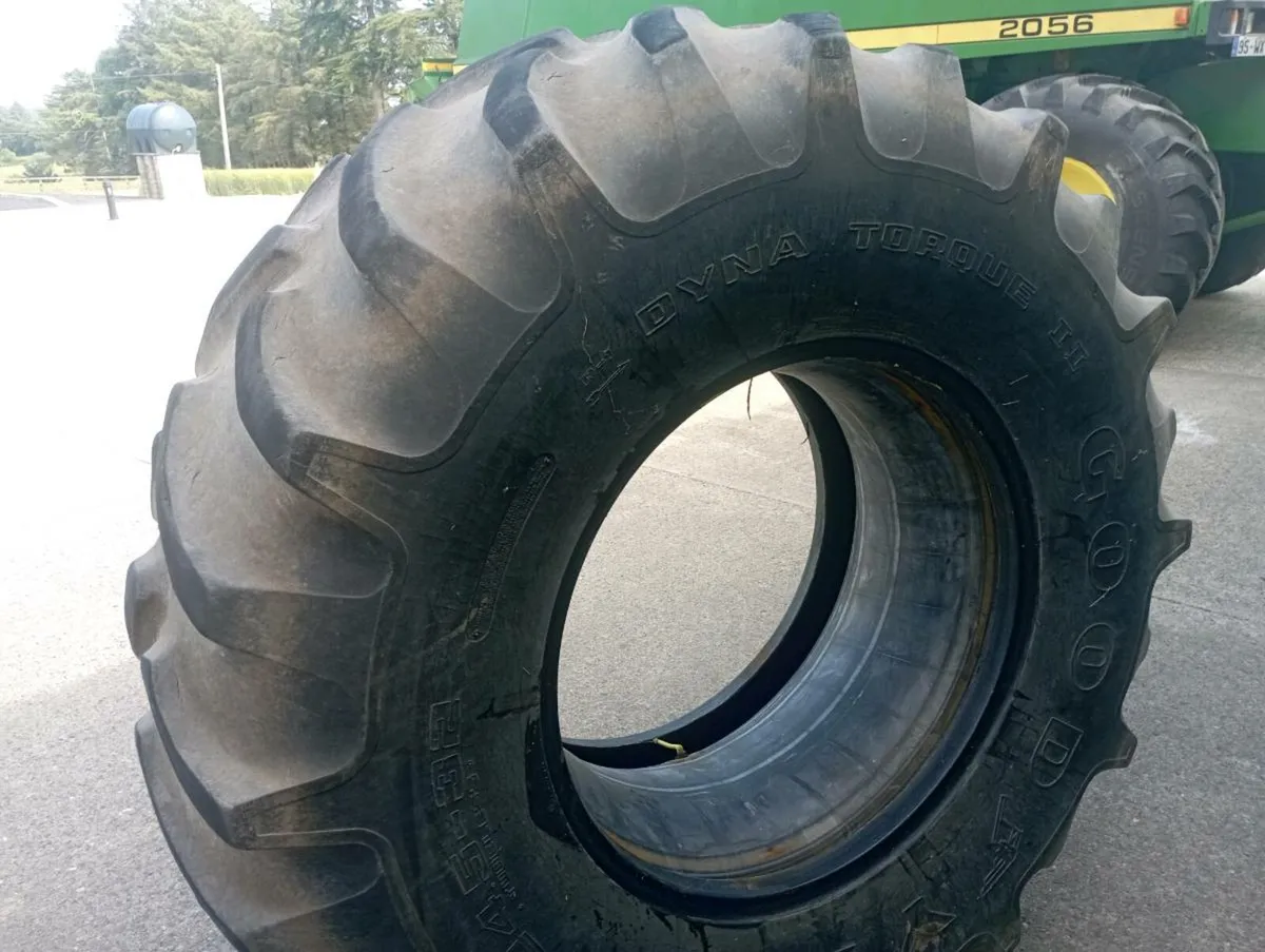 Combine harvester tyres - Image 1