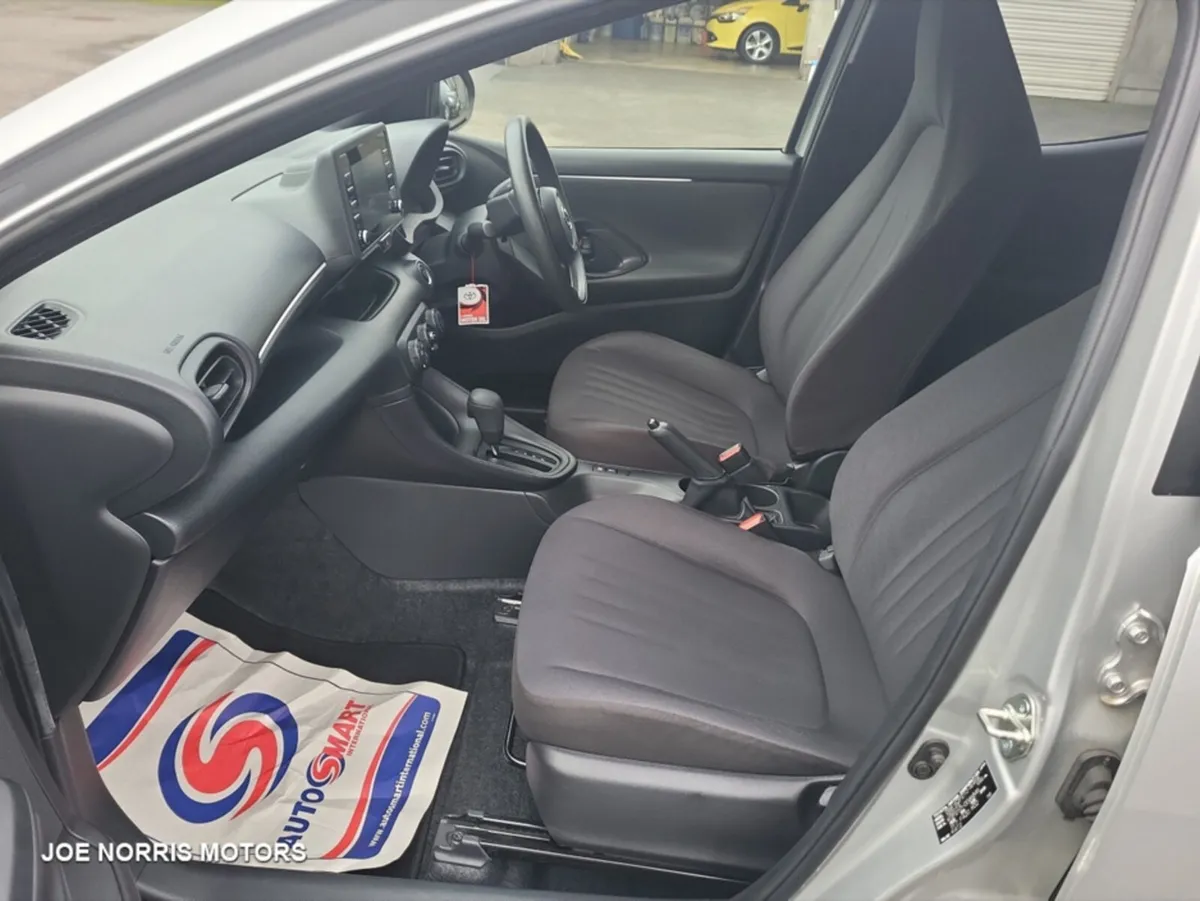 Toyota Yaris 1.0 Vvti Automatic - Image 3