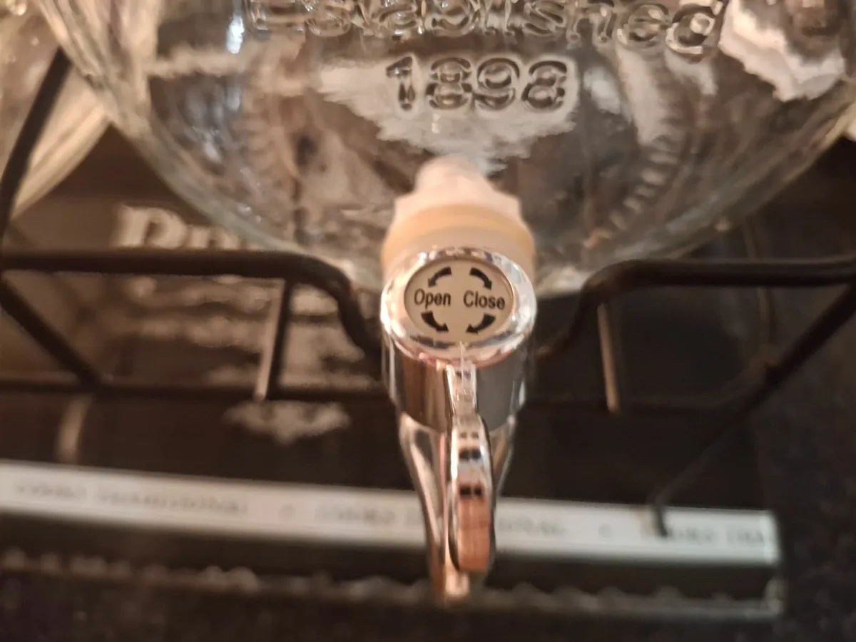 Glass water/juice/lemonade holder - Image 1
