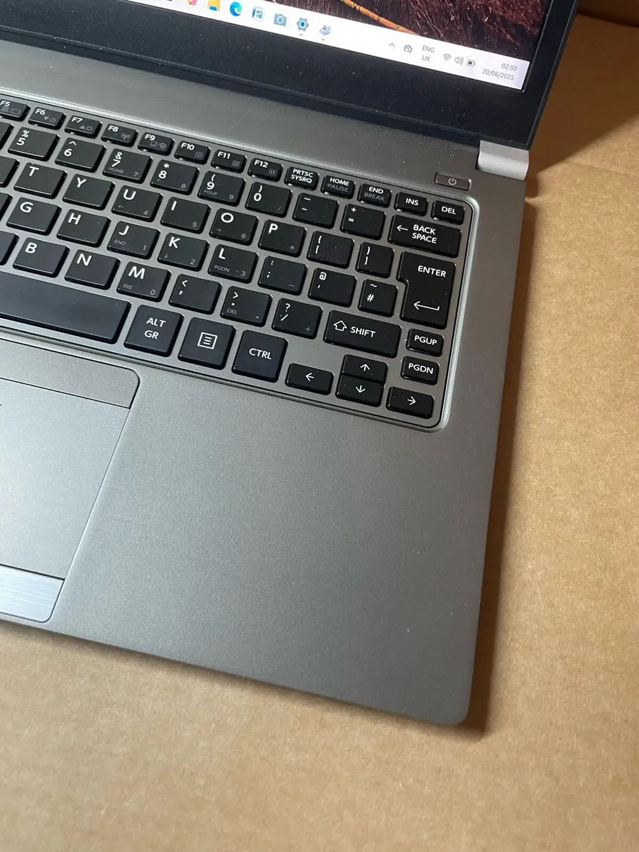 Toshiba laptop i5 16gb w11 - Image 2