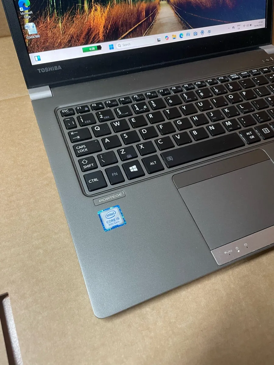 Toshiba laptop i5 16gb w11 - Image 3