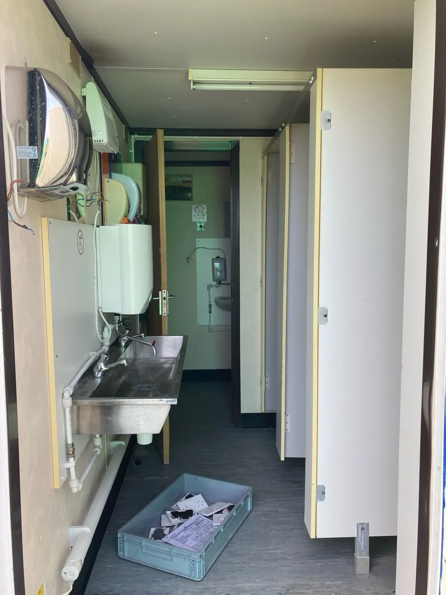 13/9ft Steel Jack Leg Modular Toilet Block - Image 2