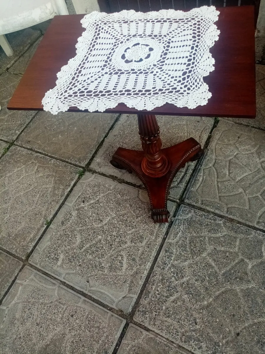 Table, oil lamp - Image 4