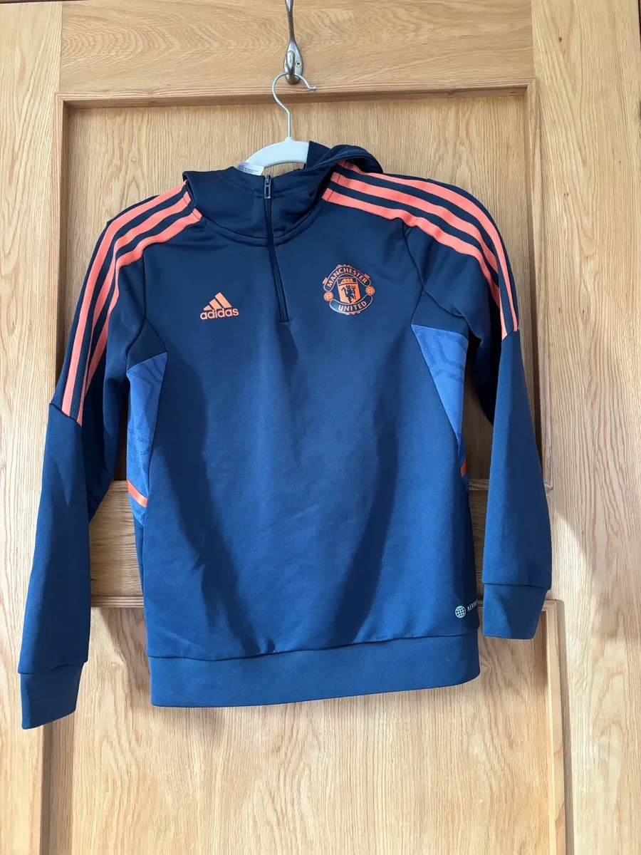 Manchester United boys hoodie - Image 3