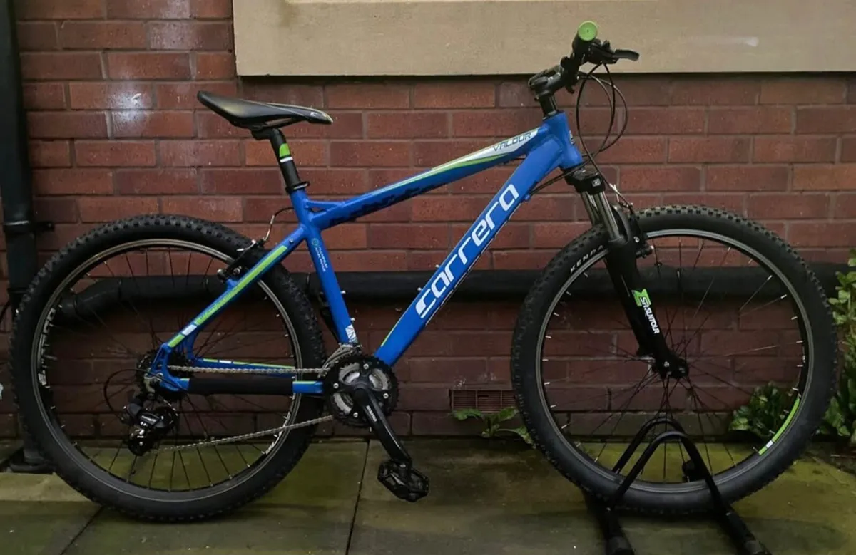 adults carrera valour hybrid bike 20 inch frame - Image 2